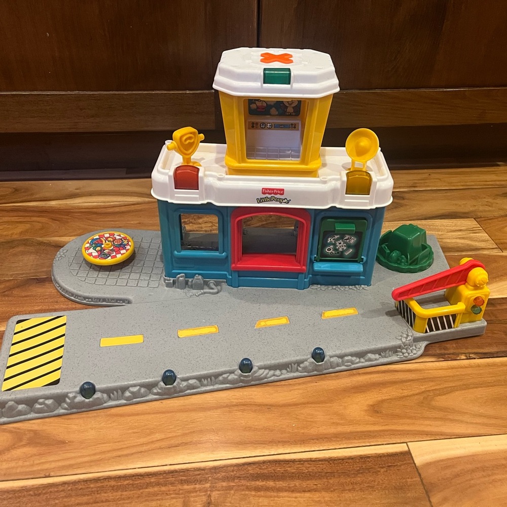 2001 Fisher Price Little People Airport